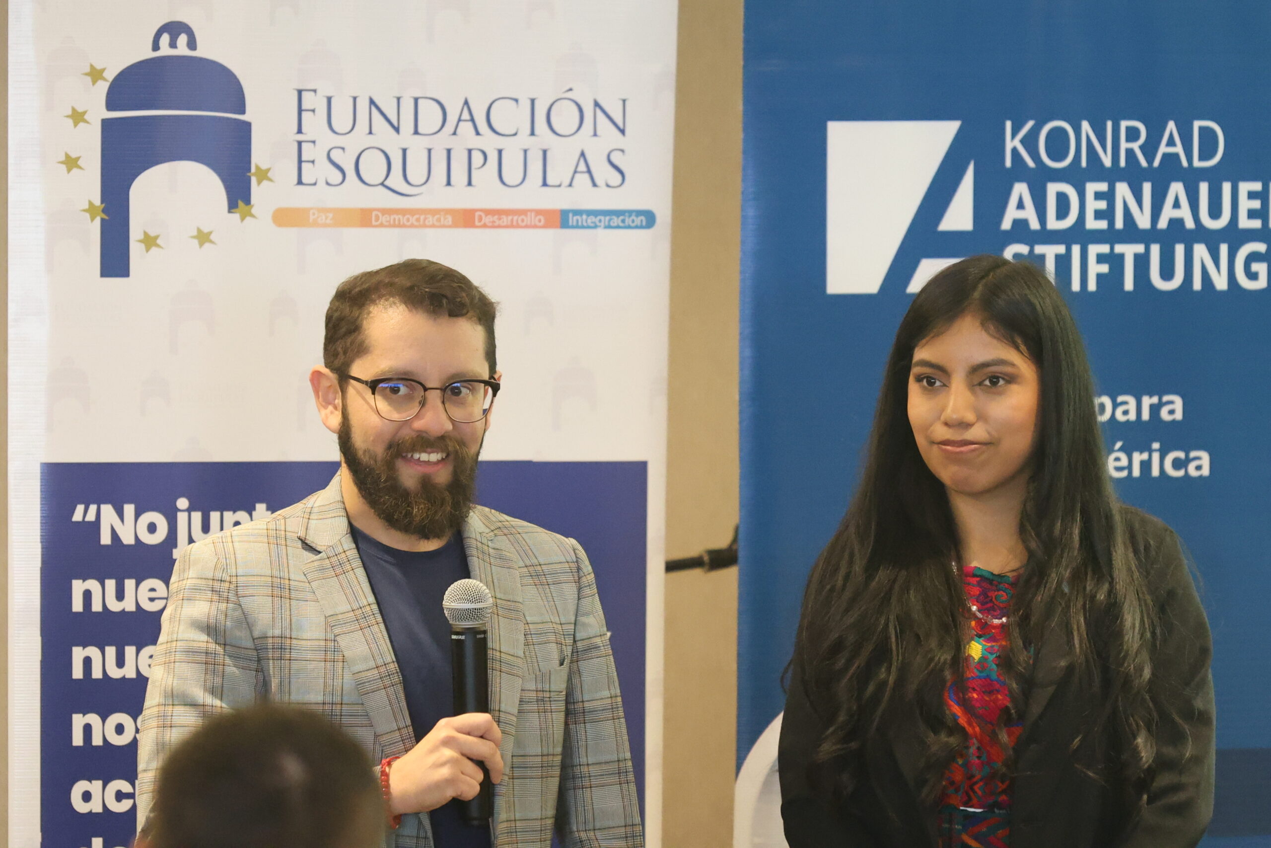 Más de 40 jóvenes participaron en el “Café para Todos”, el primer paso hacia un programa de formación que promueve la participación ciudadana y el liderazgo transformador en Guatemala.